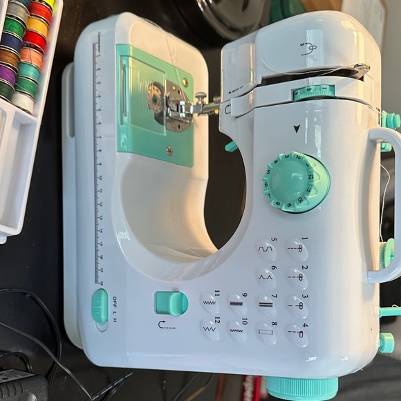 Compact Sewing Machine with Accessories - Picture 4 of 5